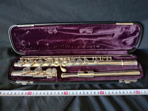 Yamaha flute 211s with the - flute,